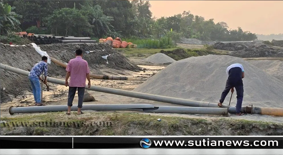 ত্রিশালে অবৈধ বালু উত্তোলনে মোবাইল কোর্টের অভিযান: এক ব্যক্তি কারাদণ্ড, ভেকু জব্দ