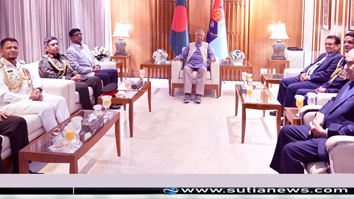 সশস্ত্র বাহিনী দিবসে তিন বাহিনীর প্রধানদের সঙ্গে  সাক্ষাৎ প্রধান উপদেষ্টার