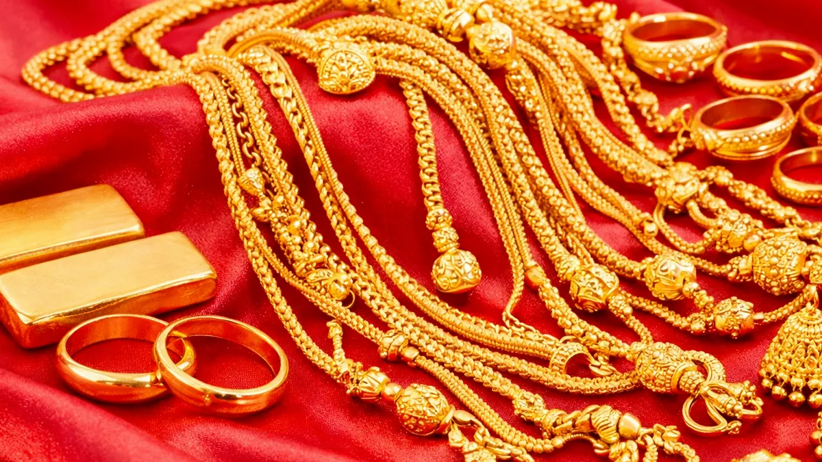 দেশের বাজারে কমেছে সোনার দাম ভরিতে ১৫ হাজার ৭৪৬ টাকা